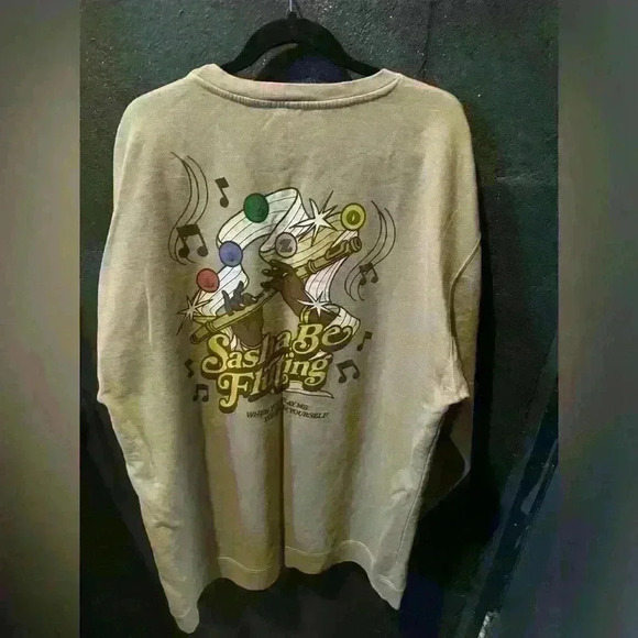 Women’s Lizzo Sasha Be Fluting Homecoming Crewneck Oversized Sweatshirt Size 2XL - Picture 4 of 5